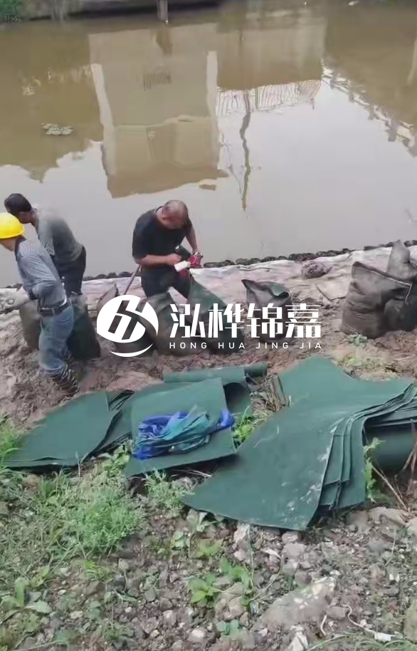 鄭州專業(yè)挖機打木樁-地基加固中挖機打木樁的優(yōu)勢？