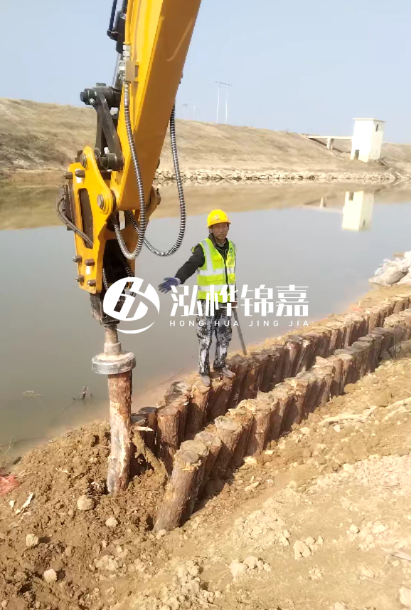 永州挖機(jī)打木樁專(zhuān)業(yè)施工-圓木樁施工費(fèi)怎么算？