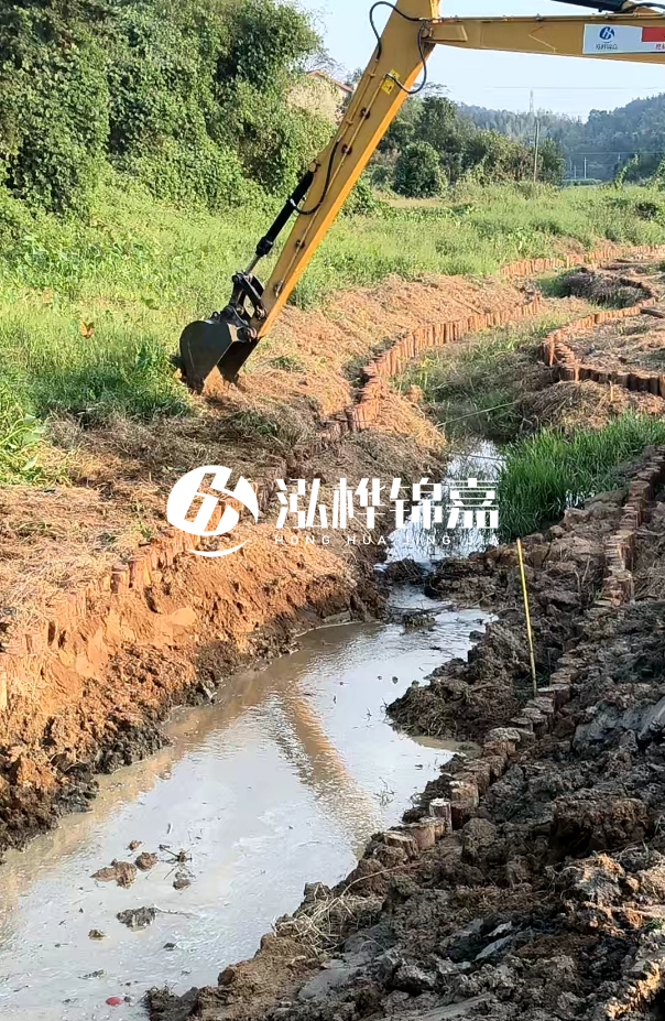 十堰河道清淤專業(yè)施工-打完松木樁后清理淤泥費(fèi)用高不高？