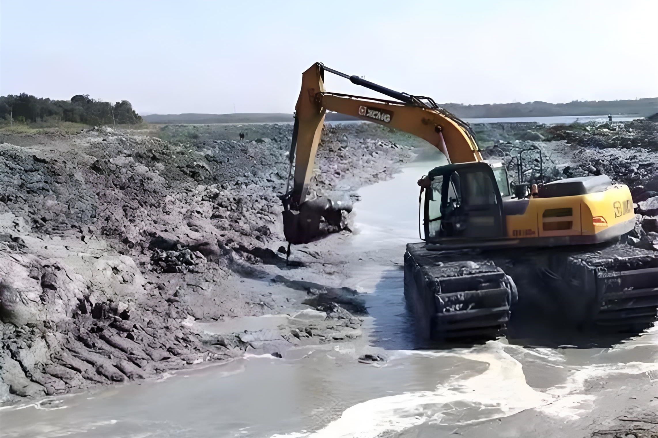 河南水挖清淤團(tuán)隊(duì)泓樺錦嘉-挖淤泥用什么機(jī)械好？