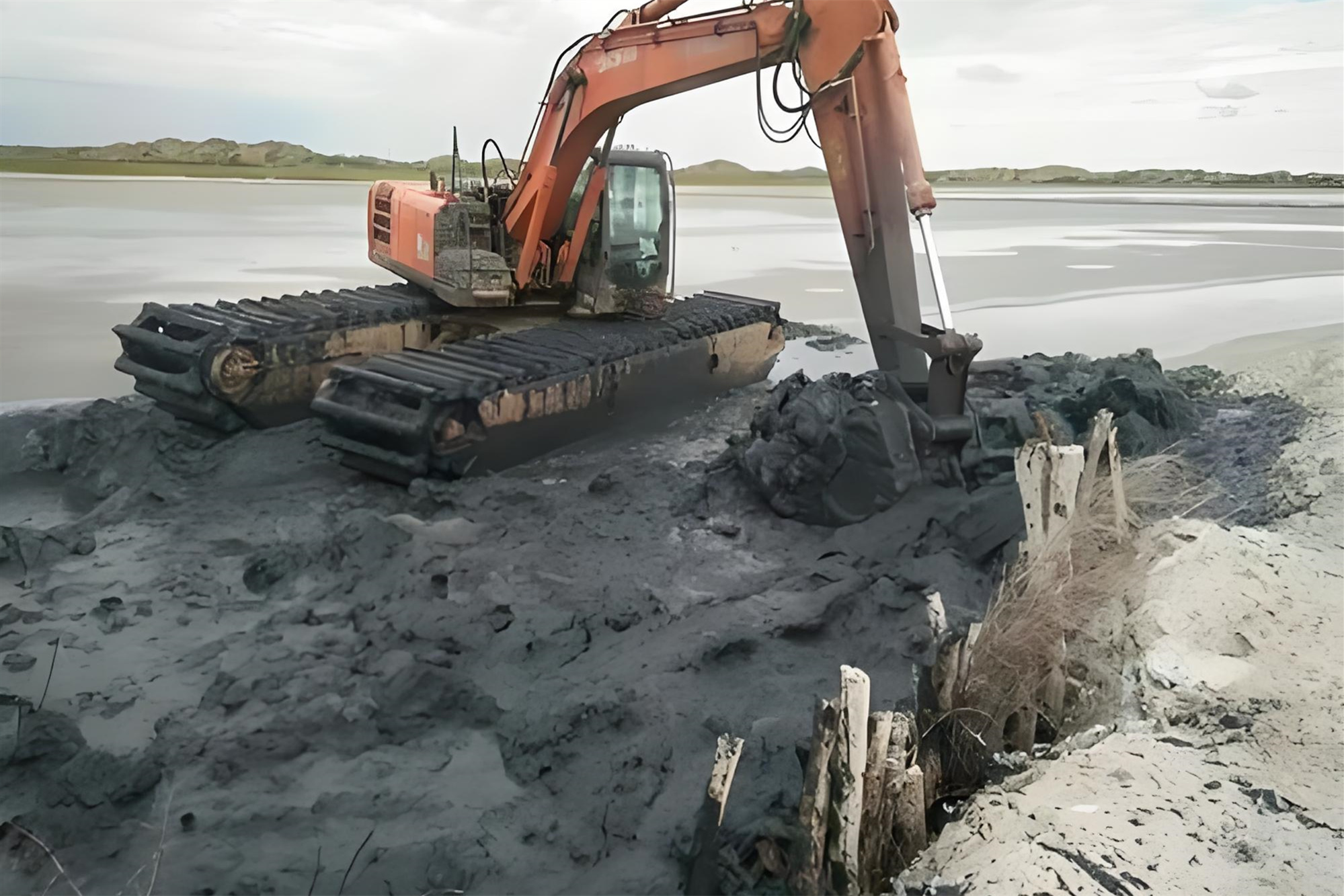 淮南水挖清淤團隊泓樺錦嘉 - 小型水挖清淤適合鄉(xiāng)村溝渠作業(yè)嗎？