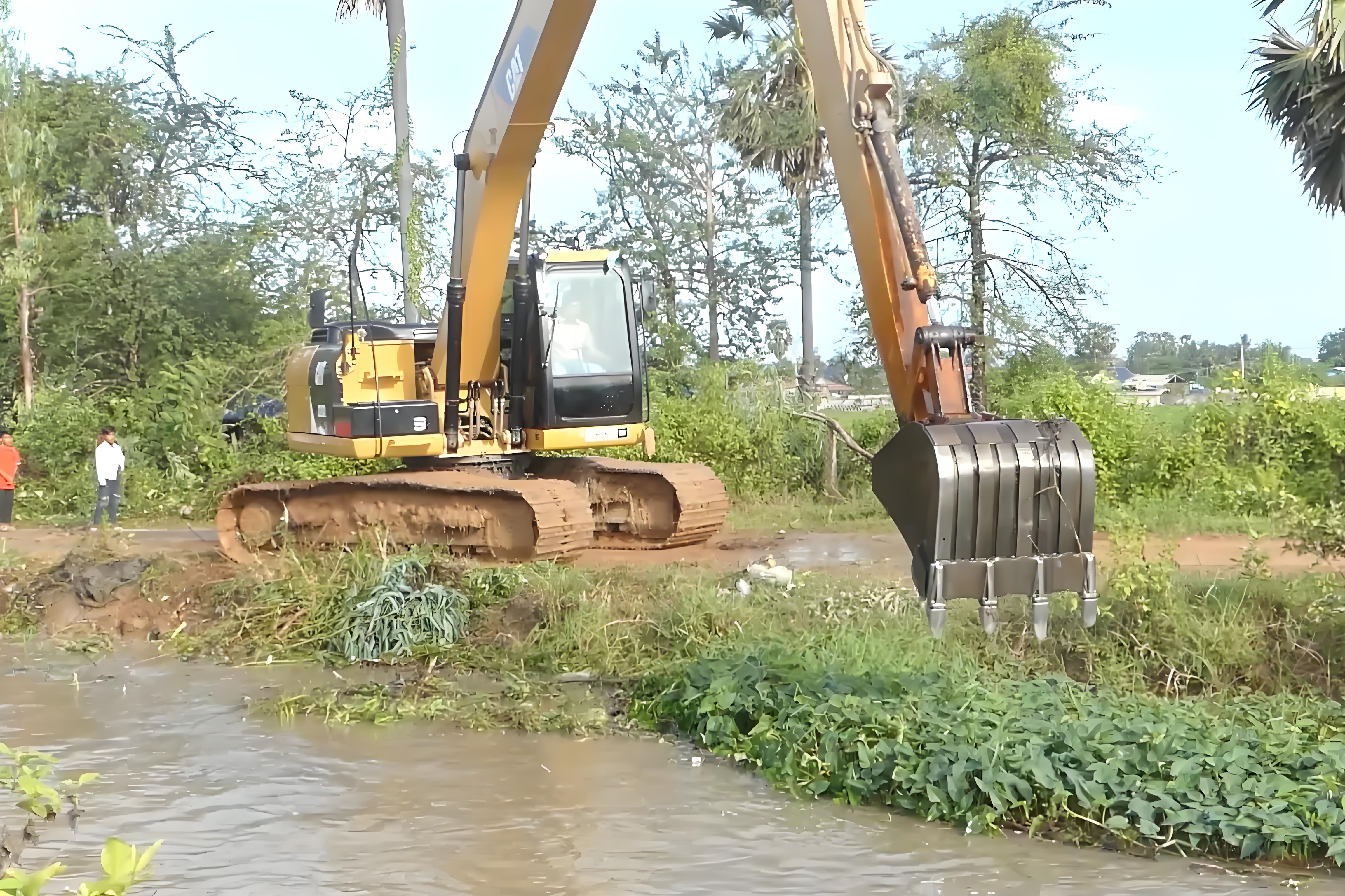 廣東佛山挖機清淤施工隊-沼澤地清淤適合在什么季節(jié)進行？?
